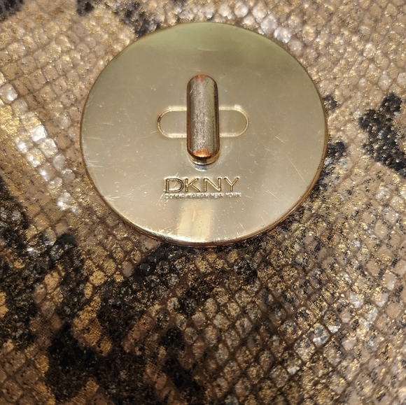 DKNY Beige Gold Snake Print Convertible Shoulder/ Crossbody Bag With Chain Strap - Picture 15 of 16